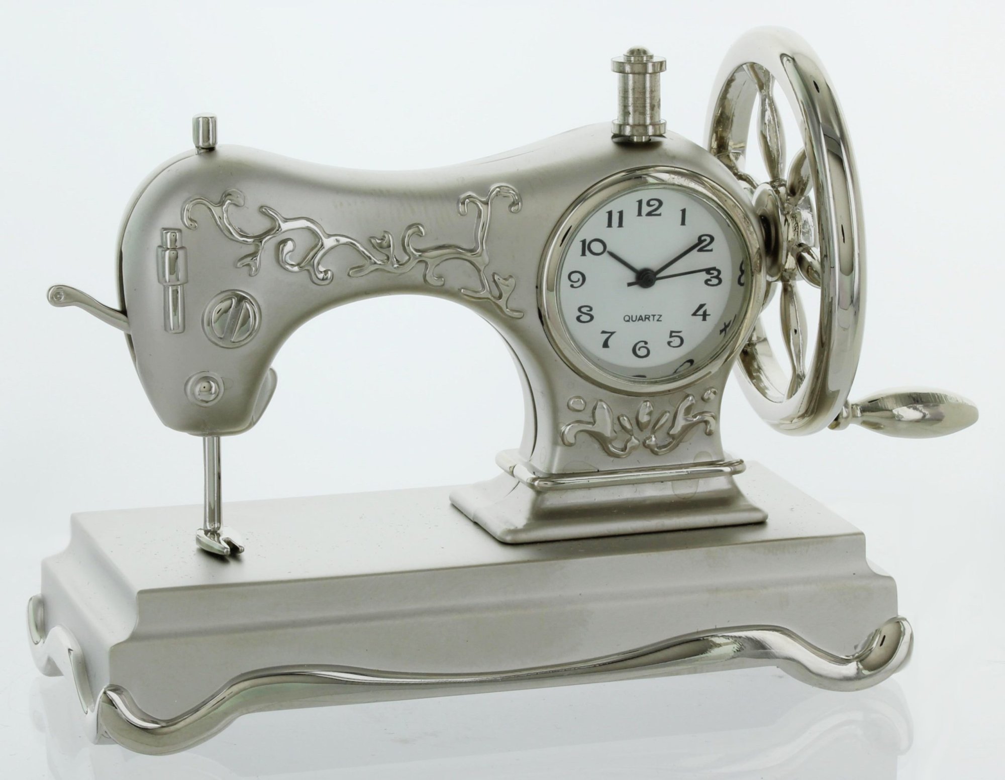 Model: Miniature Vintage Style Sewing Machine Clock